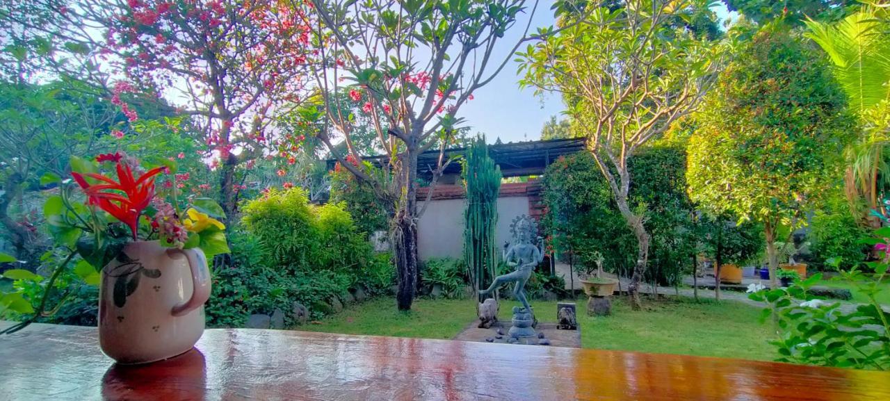 Tunjung Guest House Lovina Beach Buleleng  Exterior photo